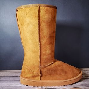 Comfortable Congiac Tan Lounge Boots NWOT Size 10